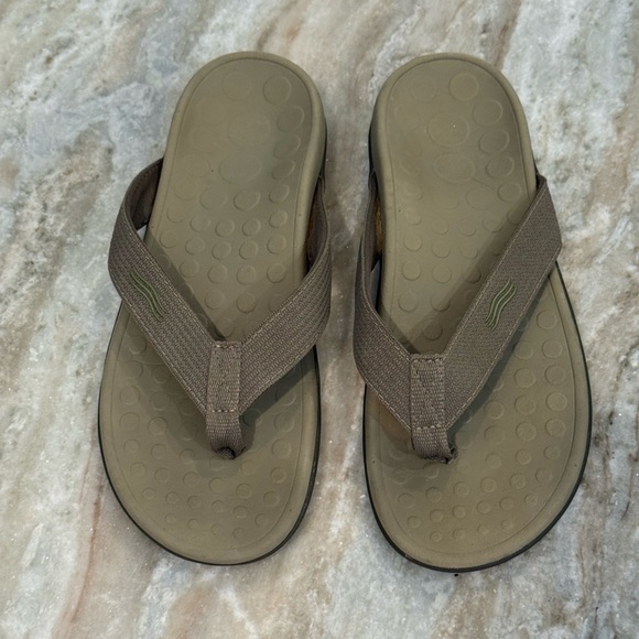 Unisex VIONIC Wave khaki flip flop sandals- Size Men’s 9/Womens 8 - Picture 3 of 5